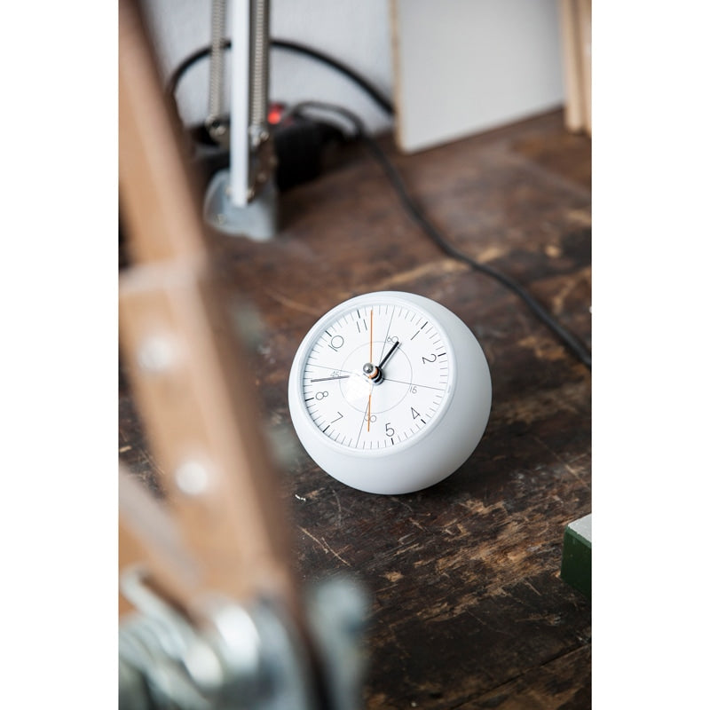 earth clock less ホワイト