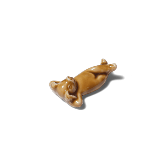 ブーちゃん　ごろ寝　箸置き　あおむけ キャラメル